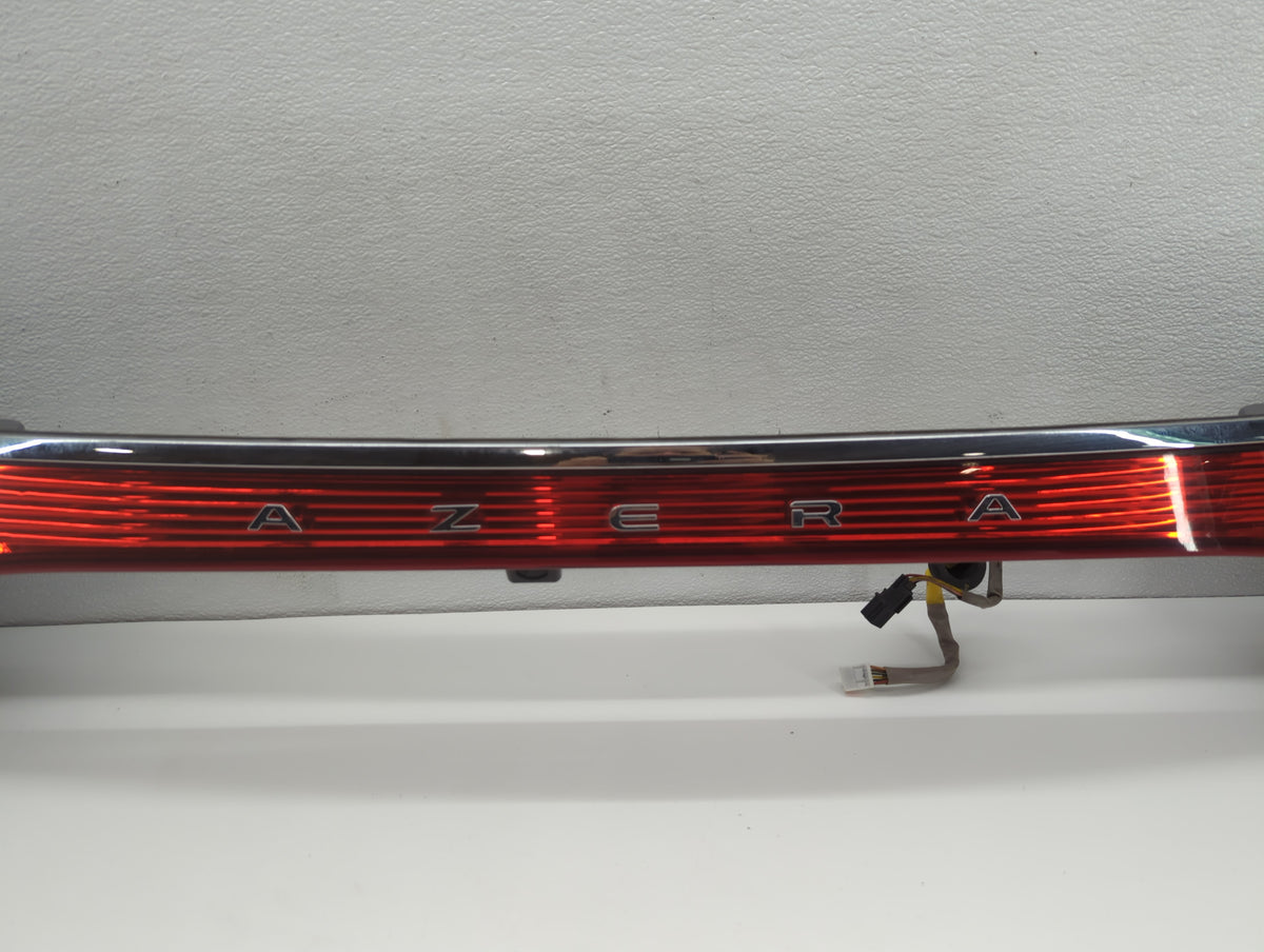 2014-2017 Hyundai Azera Tail Light Assembly Passenger Right OEM P/N:92403-3V01 Fits Fits 2014 2015 2016 2017 OEM Used Auto P