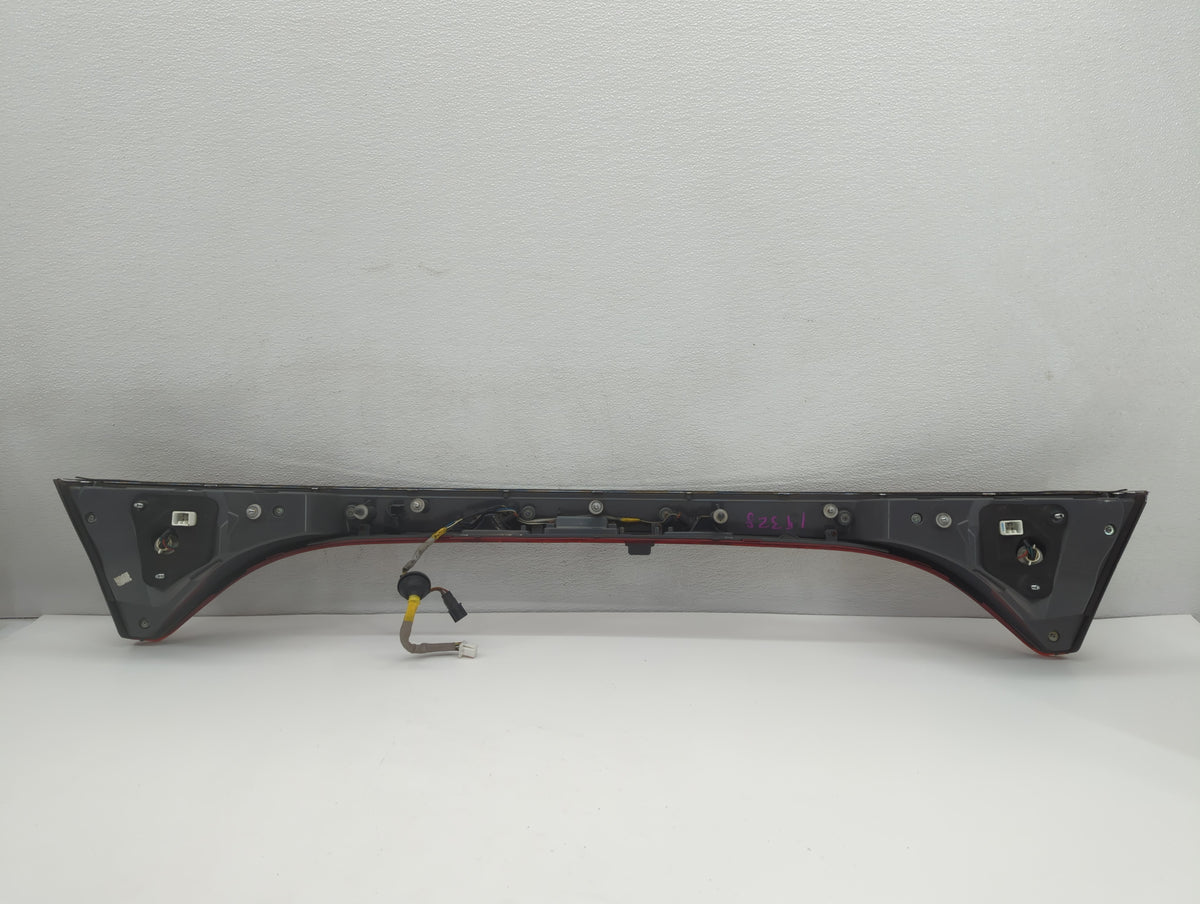 2014-2017 Hyundai Azera Tail Light Assembly Passenger Right OEM P/N:92403-3V01 Fits Fits 2014 2015 2016 2017 OEM Used Auto P