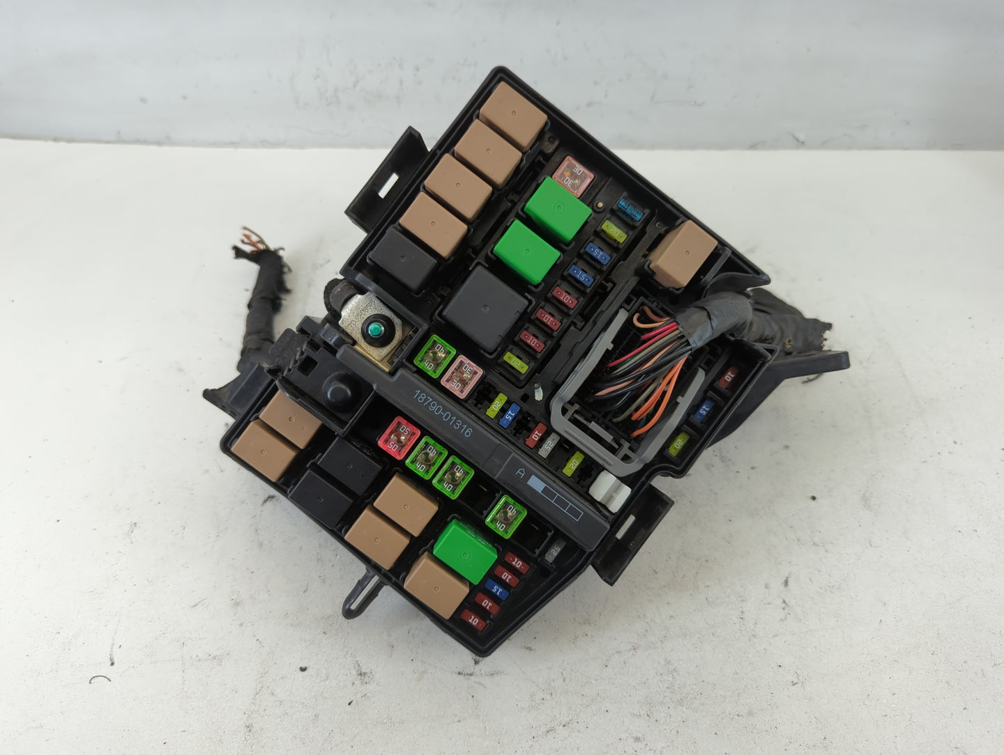 2014 Hyundai Azera Fusebox Fuse Box Panel Relay Module P/N:91950-2T810 Fits OEM Used Auto Parts - Oemusedautoparts1.com