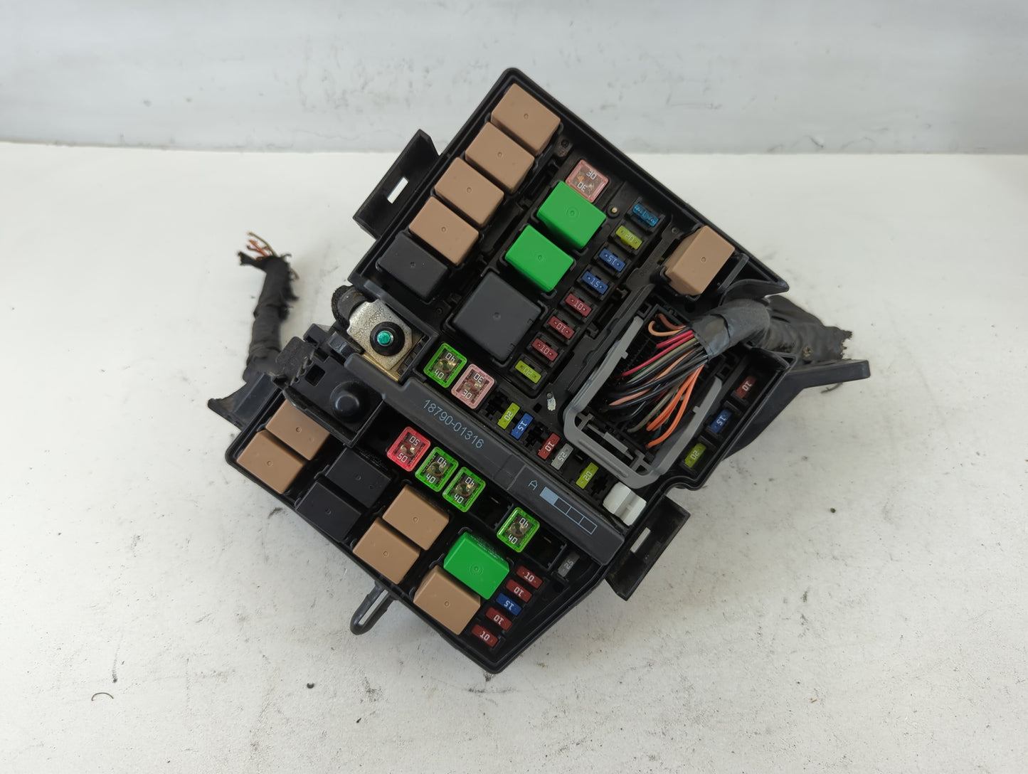 2014 Hyundai Azera Fusebox Fuse Box Panel Relay Module P/N:91950-2T810 Fits OEM Used Auto Parts - Oemusedautoparts1.com