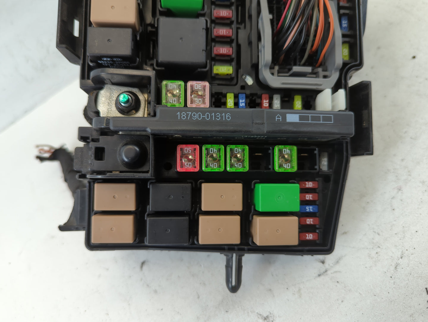 2014 Hyundai Azera Fusebox Fuse Box Panel Relay Module P/N:91950-2T810 Fits OEM Used Auto Parts - Oemusedautoparts1.com