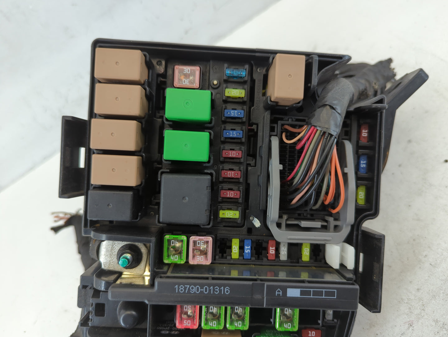 2014 Hyundai Azera Fusebox Fuse Box Panel Relay Module P/N:91950-2T810 Fits OEM Used Auto Parts - Oemusedautoparts1.com