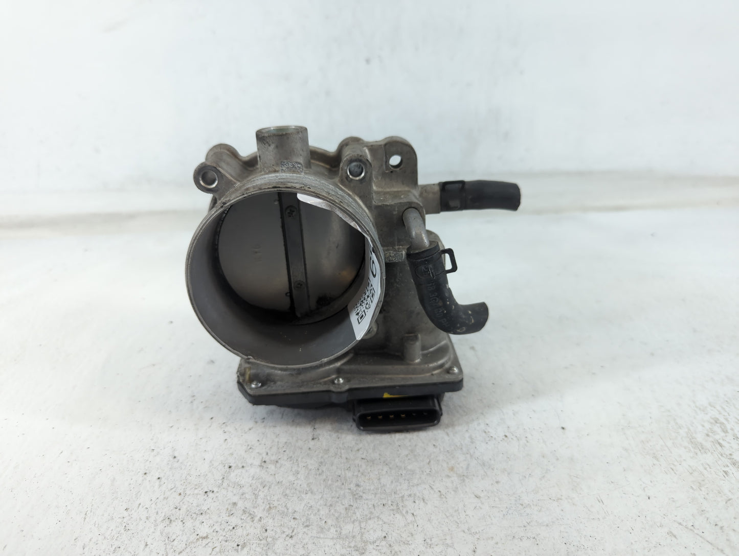 2012-2017 Hyundai Azera Throttle Body P/N:35100-3CAA0 Fits Fits 2012 2013 2014 2015 2016 2017 2018 OEM Used Auto Parts - Oem