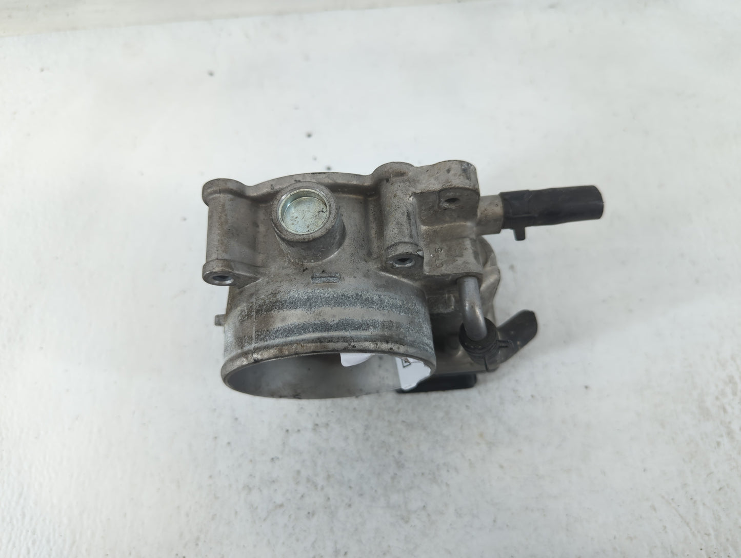 2012-2017 Hyundai Azera Throttle Body P/N:35100-3CAA0 Fits Fits 2012 2013 2014 2015 2016 2017 2018 OEM Used Auto Parts - Oem