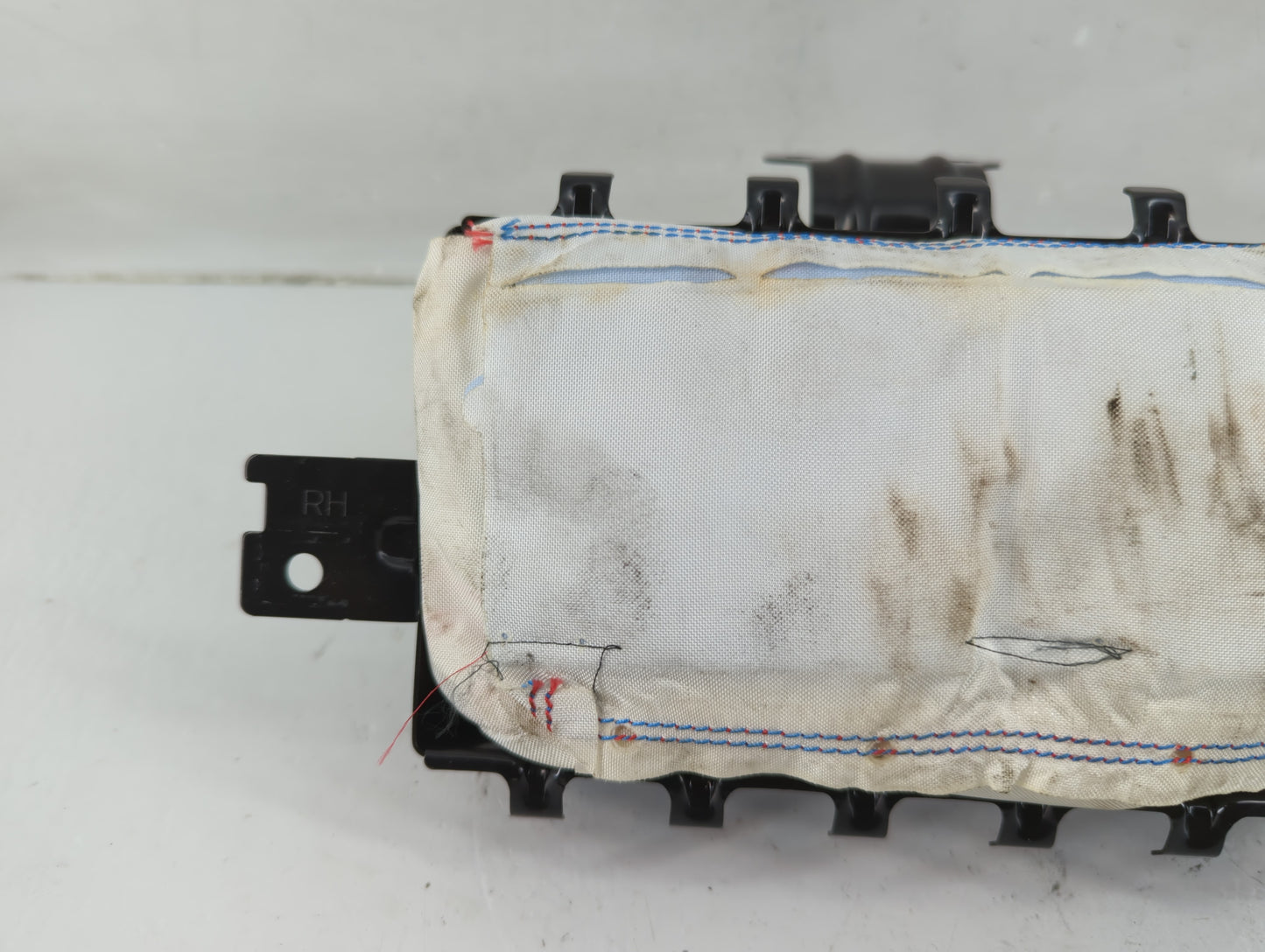 2016-2017 Hyundai Elantra Air Bag Passenger Right Dashboard OEM P/N:84530A5500 Fits Fits 2016 2017 OEM Used Auto Parts - Oem