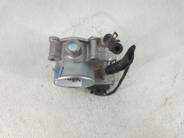 2011-2020 Hyundai Elantra Throttle Body P/N:35100-2E000 Fits Fits 2011 2012 2013 2014 2015 2016 2017 2018 2019 2020 2021 OEM Used Auto Parts