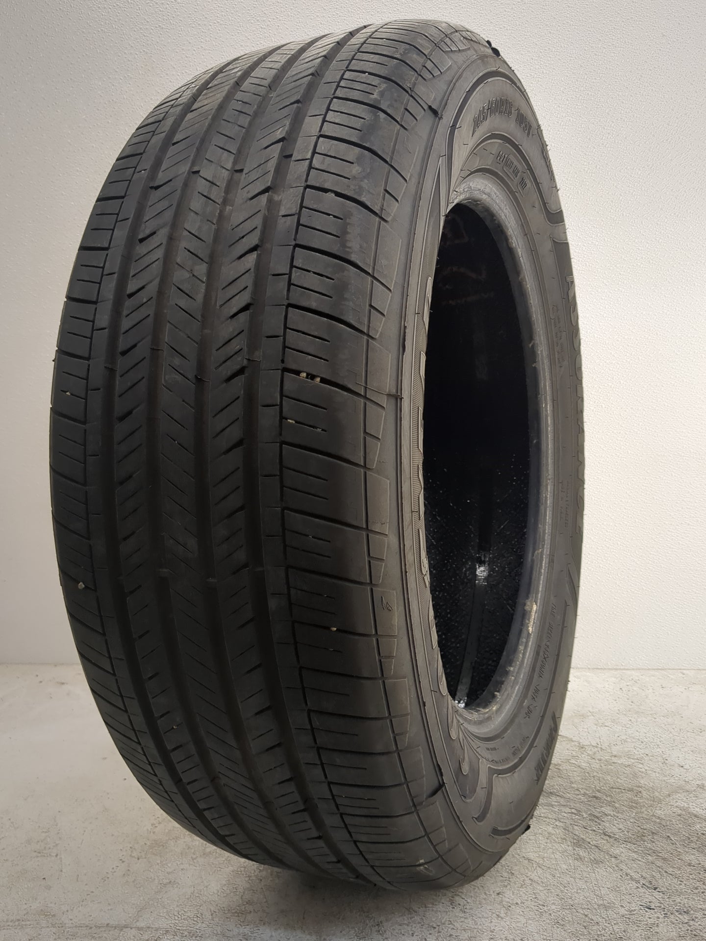 Used Tire 245/60R18 GOODYEAR ASSURANCE FINESSE 105T - Tread Depth 7.5/32 - Oemusedautoparts1.com