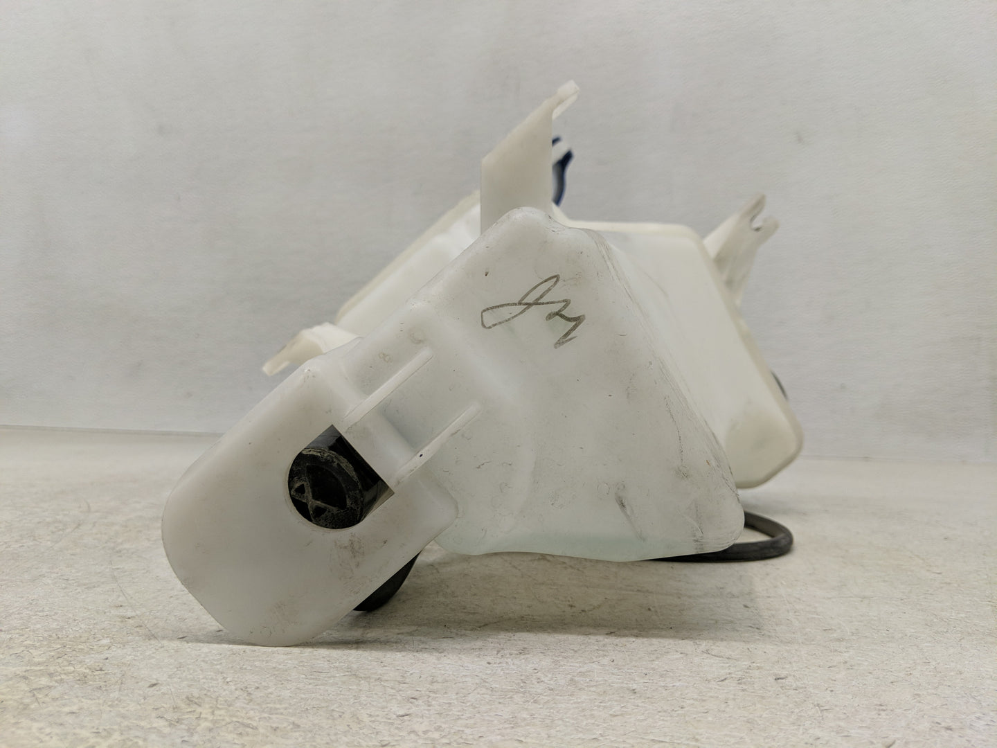 2014-2016 Hyundai Elantra Windshield Washer Fluid Reservoir Bottle Oem - Oemusedautoparts1.com