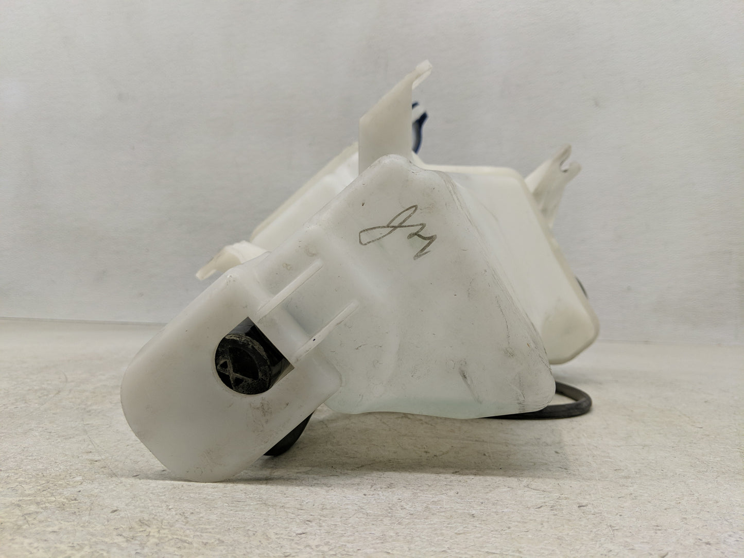 2014-2016 Hyundai Elantra Windshield Washer Fluid Reservoir Bottle Oem - Oemusedautoparts1.com