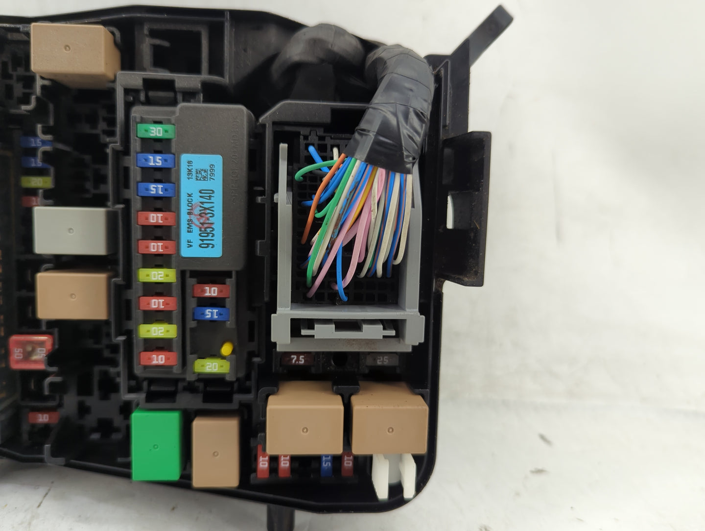 2014-2015 Hyundai Elantra Fusebox Fuse Box Panel Relay Module P/N:91239A5235 Fits Fits 2014 2015 OEM Used Auto Parts - Oemus