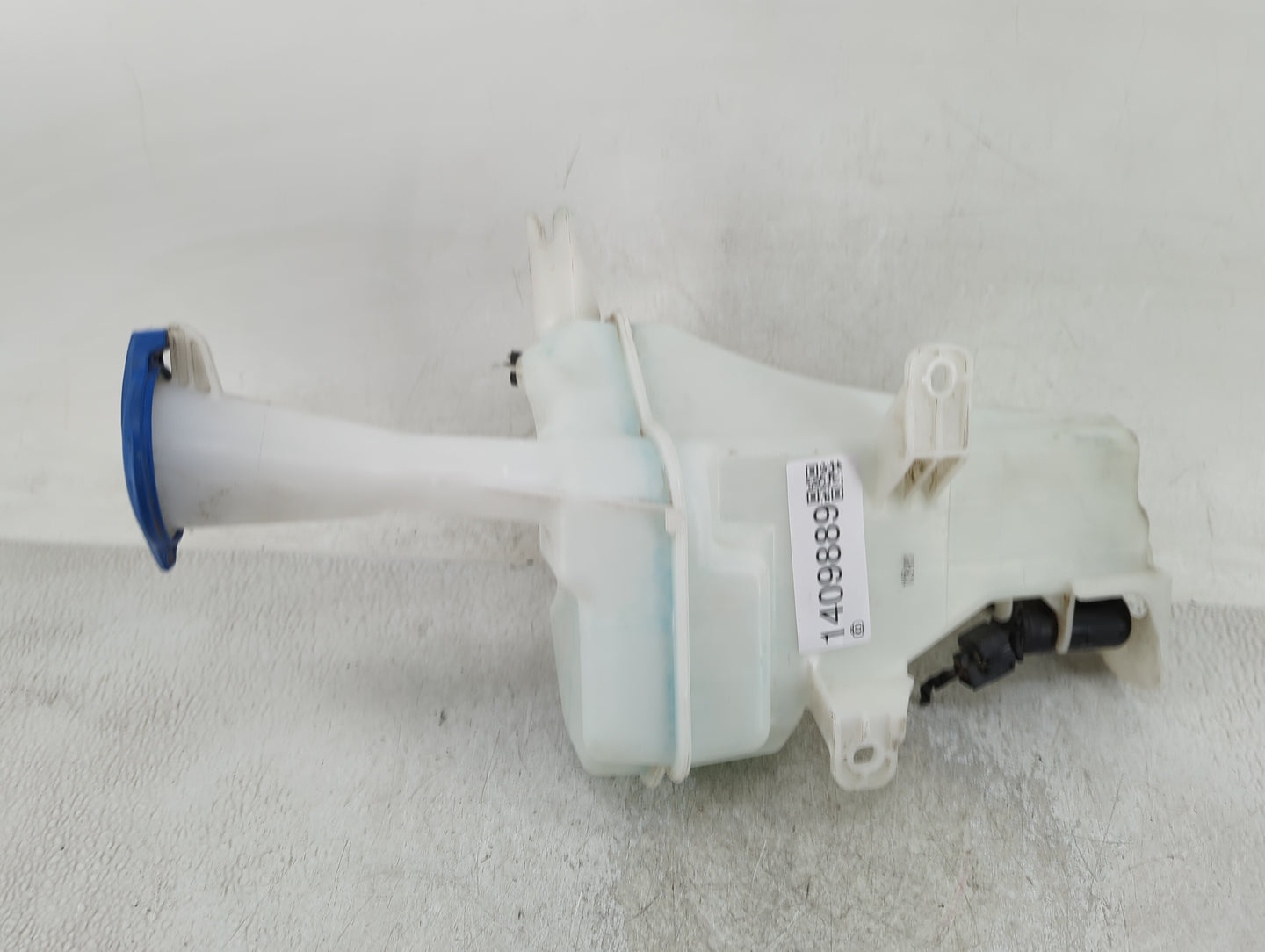 2014-2016 Hyundai Elantra Windshield Washer Fluid Reservoir Bottle Oem - Oemusedautoparts1.com