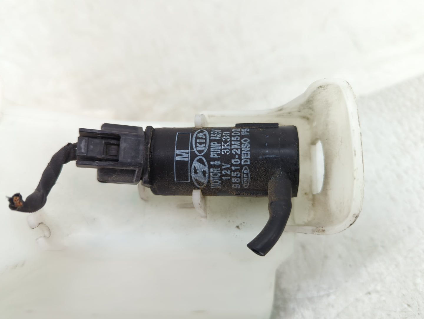 2014-2016 Hyundai Elantra Windshield Washer Fluid Reservoir Bottle Oem - Oemusedautoparts1.com