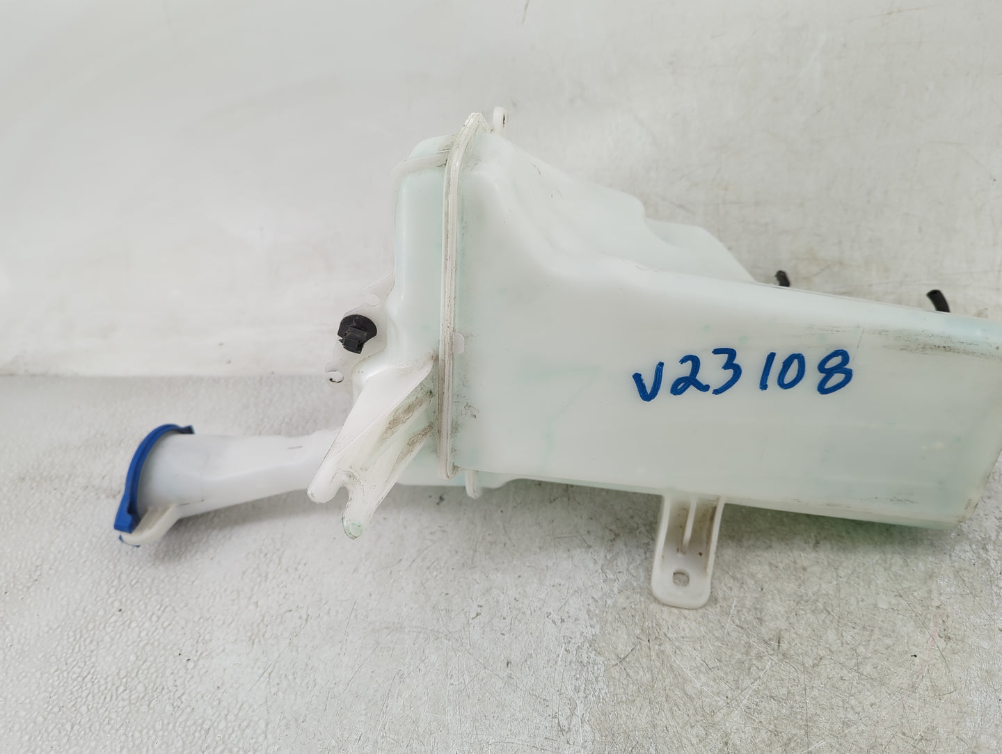 2014-2016 Hyundai Elantra Windshield Washer Fluid Reservoir Bottle Oem - Oemusedautoparts1.com