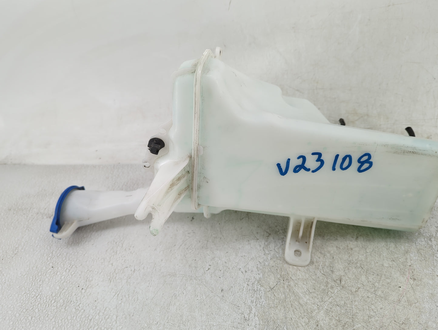 2014-2016 Hyundai Elantra Windshield Washer Fluid Reservoir Bottle Oem - Oemusedautoparts1.com