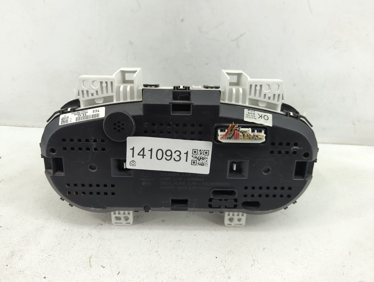 2014-2016 Hyundai Elantra Instrument Cluster Speedometer Gauges P/N:94004-3X240 Fits Fits 2014 2015 2016 OEM Used Auto Parts