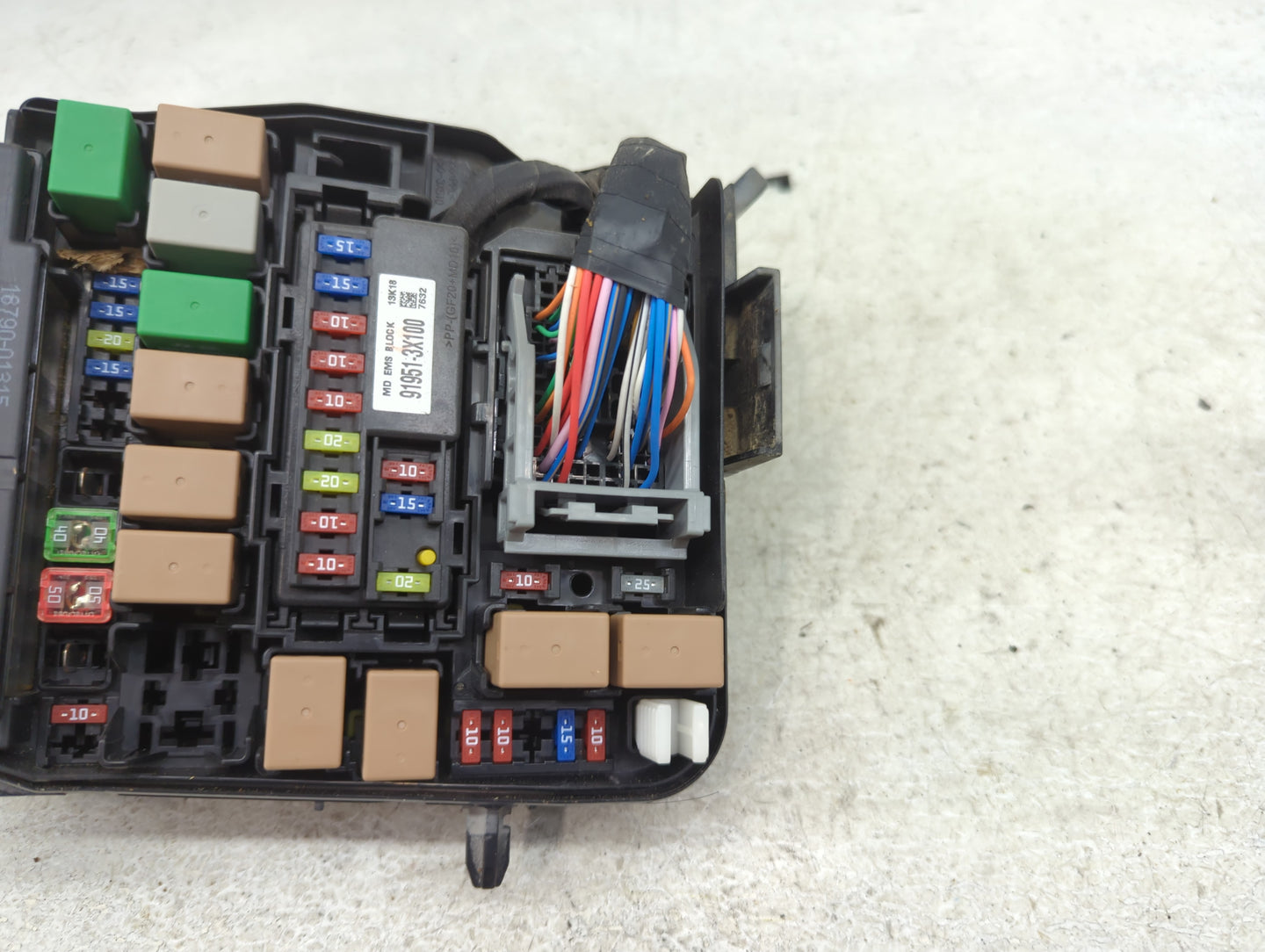 2014-2016 Hyundai Elantra Fusebox Fuse Box Panel Relay Module P/N:91951-3X710 Fits Fits 2014 2015 2016 OEM Used Auto Parts -