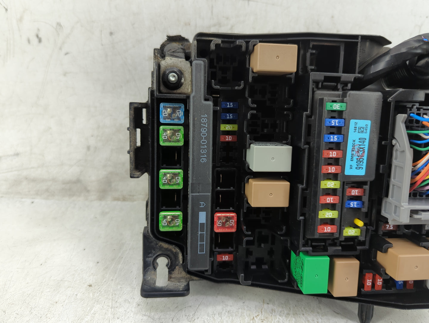 2014-2015 Hyundai Elantra Fusebox Fuse Box Panel Relay Module P/N:91239 A5325 Fits Fits 2014 2015 OEM Used Auto Parts - Oemu