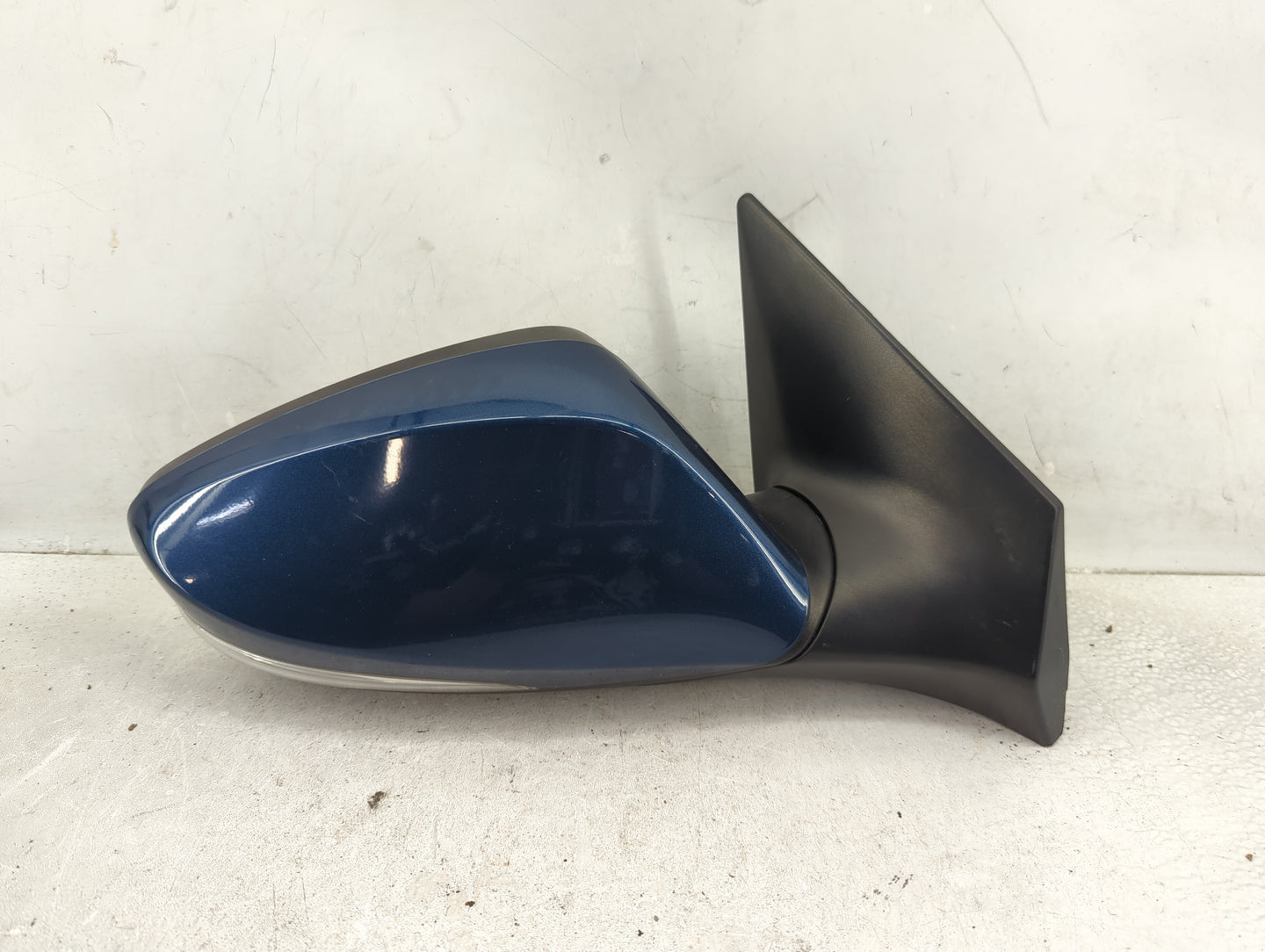 2013-2014 Hyundai Elantra Passenger Side View Mirror - Right Door Mirror OEM Used - Oemusedautoparts1.com