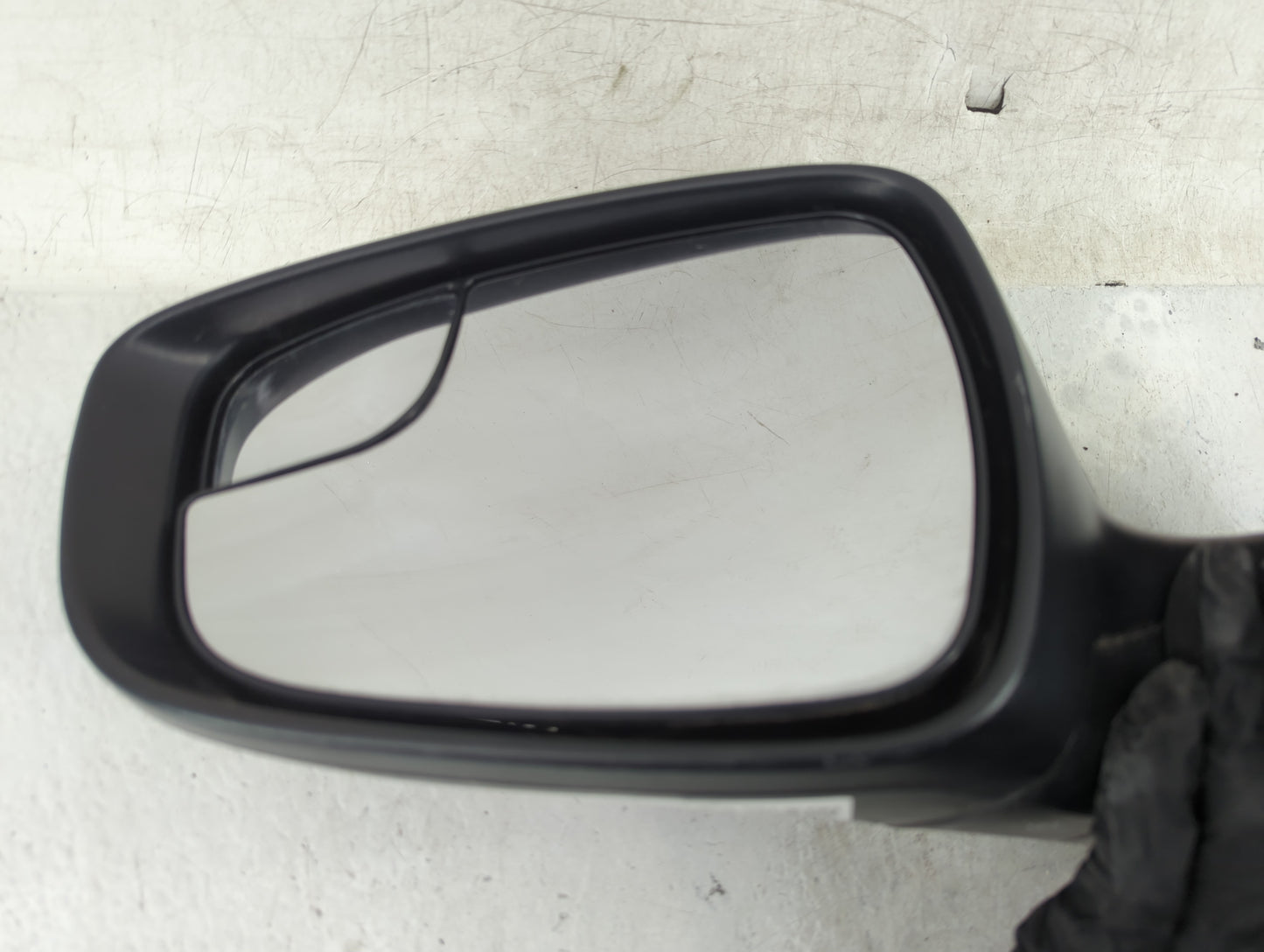 2013-2014 Hyundai Elantra Driver Side View Mirror - Left Door Mirror OEM Used - Oemusedautoparts1.com