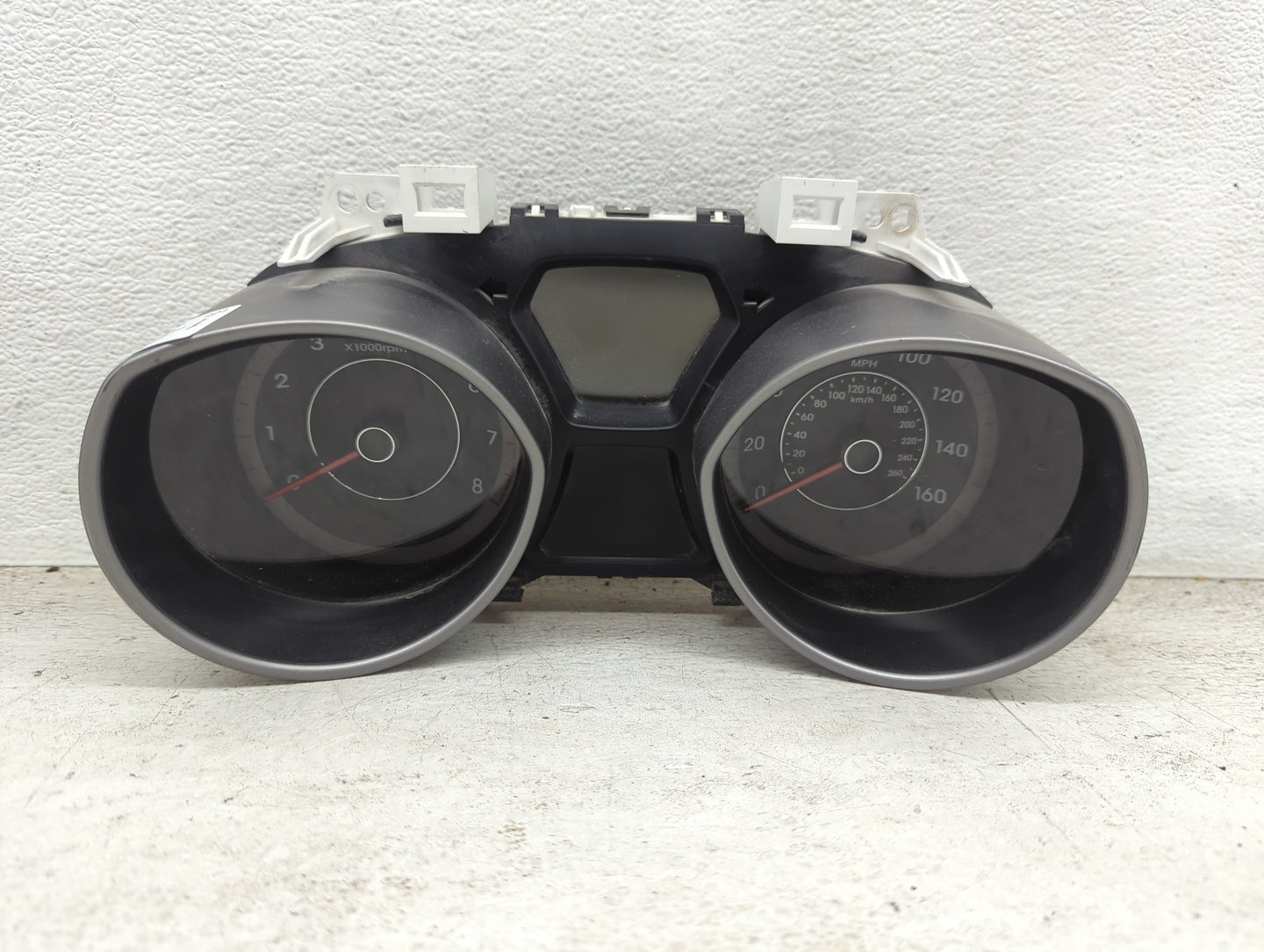 2014-2016 Hyundai Elantra Instrument Cluster Speedometer Gauges P/N:94004-3X210 Miles: Fits Fits 2014 2015 2016 OEM Used Aut
