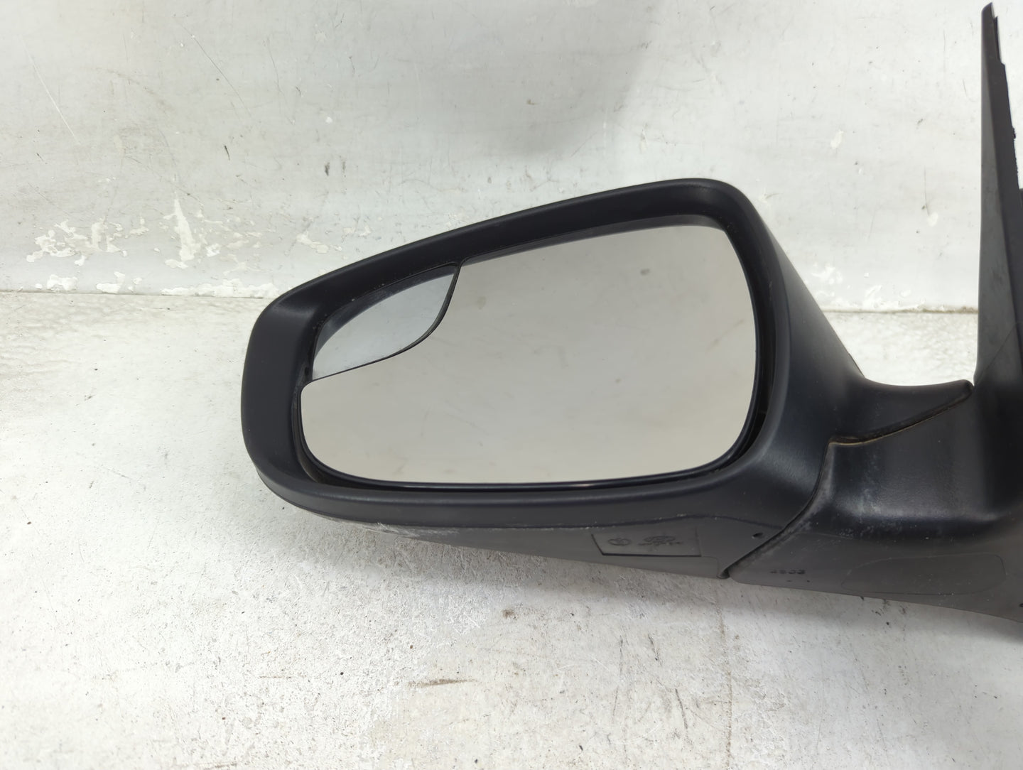 2014-2016 Hyundai Elantra Driver Side View Mirror - Left Door Mirror OEM Used - Oemusedautoparts1.com