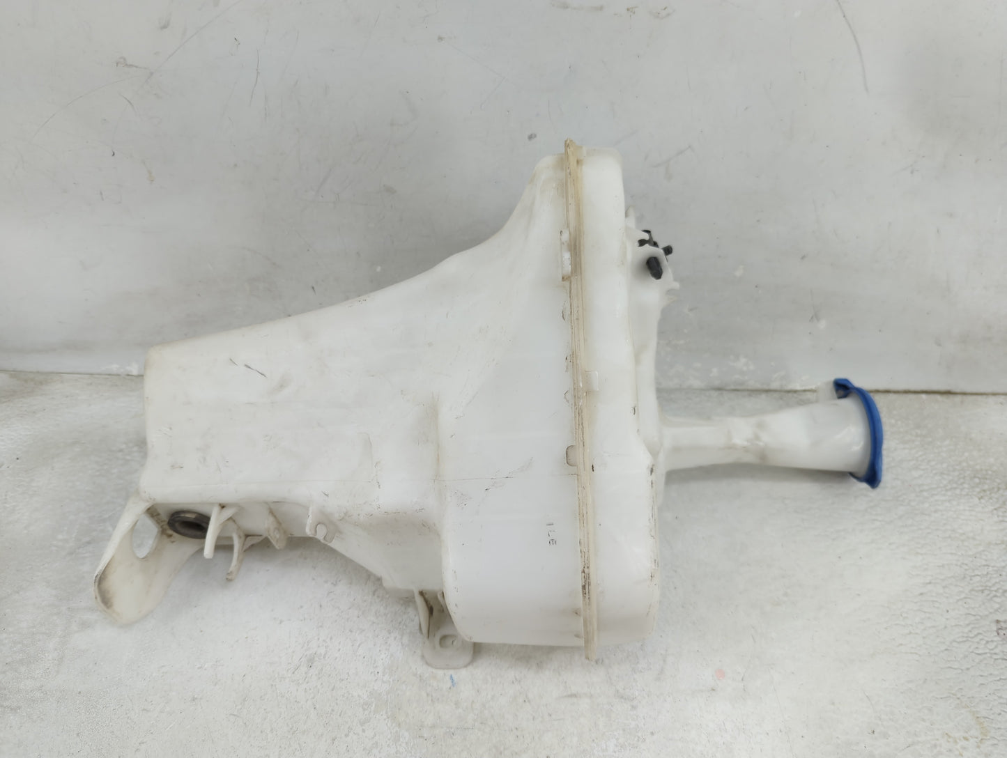 2014-2016 Hyundai Elantra Windshield Washer Fluid Reservoir Bottle Oem 1459343 - Oemusedautoparts1.com