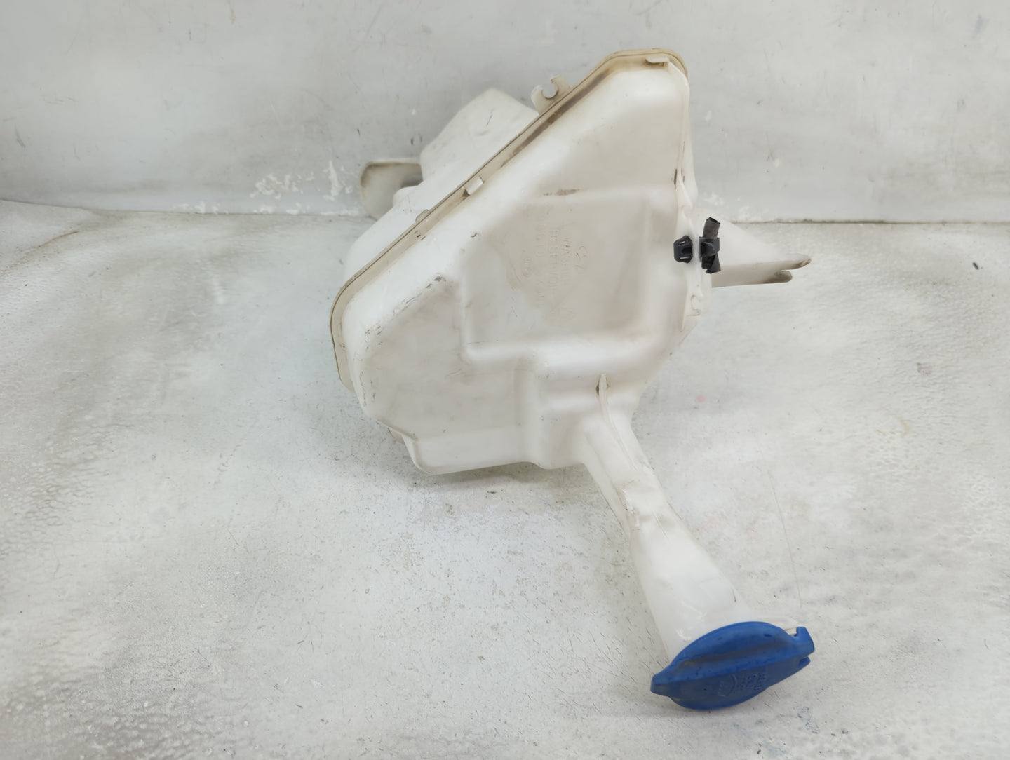 2014-2016 Hyundai Elantra Windshield Washer Fluid Reservoir Bottle Oem 1459343 - Oemusedautoparts1.com