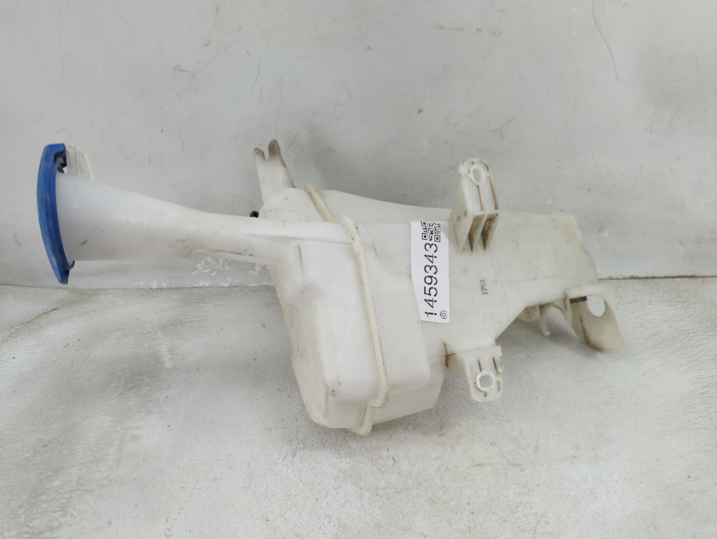 2014-2016 Hyundai Elantra Windshield Washer Fluid Reservoir Bottle Oem 1459343 - Oemusedautoparts1.com