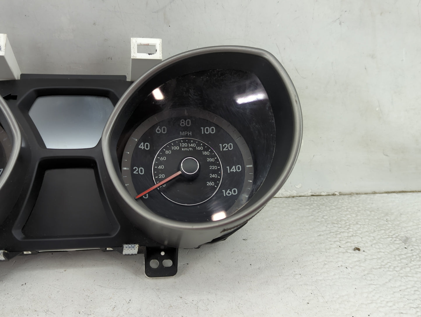 2014-2016 Hyundai Elantra Instrument Cluster Speedometer Gauges P/N:94004-3Y010 Miles:135K Fits Fits 2014 2015 2016 OEM Used