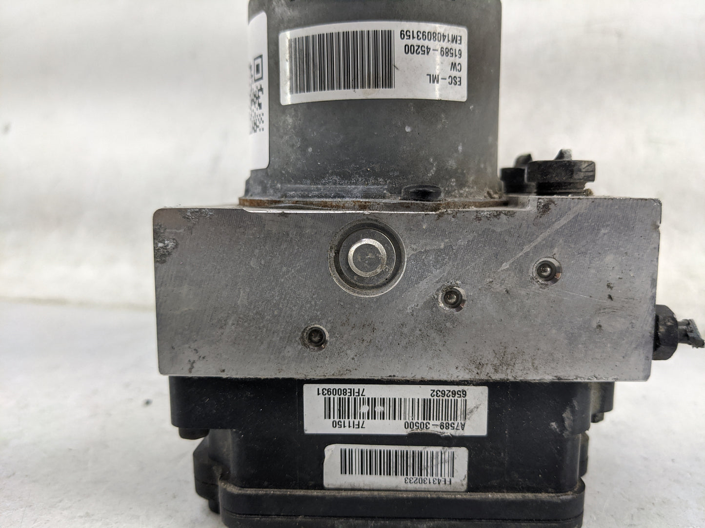2014 Hyundai Elantra ABS Pump Control Module Replacement P/N:61589-45200 A7589-30500, 58920-A7200, A7589-20500 Fits OEM Used