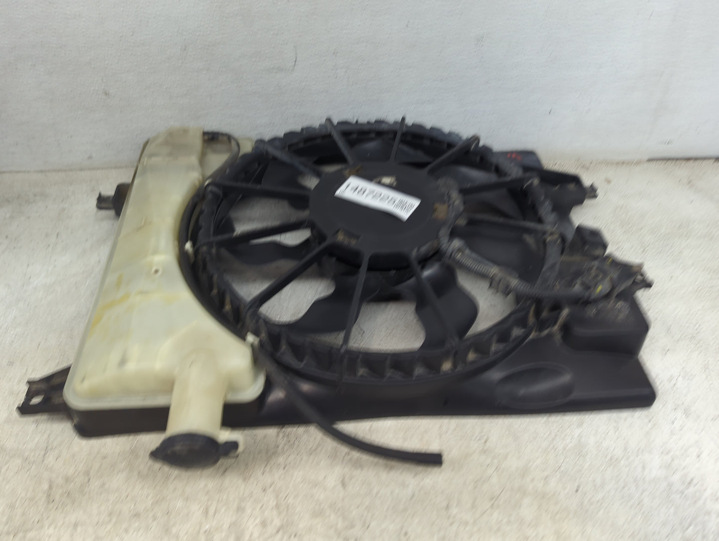 2014-2016 Hyundai Elantra Electric Radiator Cooling Fan Motor Assembly Fits Fits 2014 2015 2016 2017 2018 OEM Used Auto Part