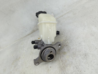 compare product Hyundai Elantra Brake Master Cylinder 1490781