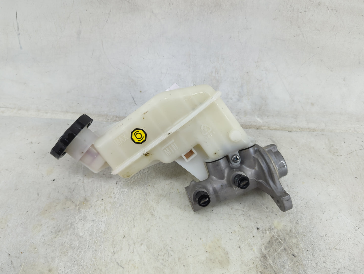 Hyundai Elantra Brake Master Cylinder 1490781 - Oemusedautoparts1.com