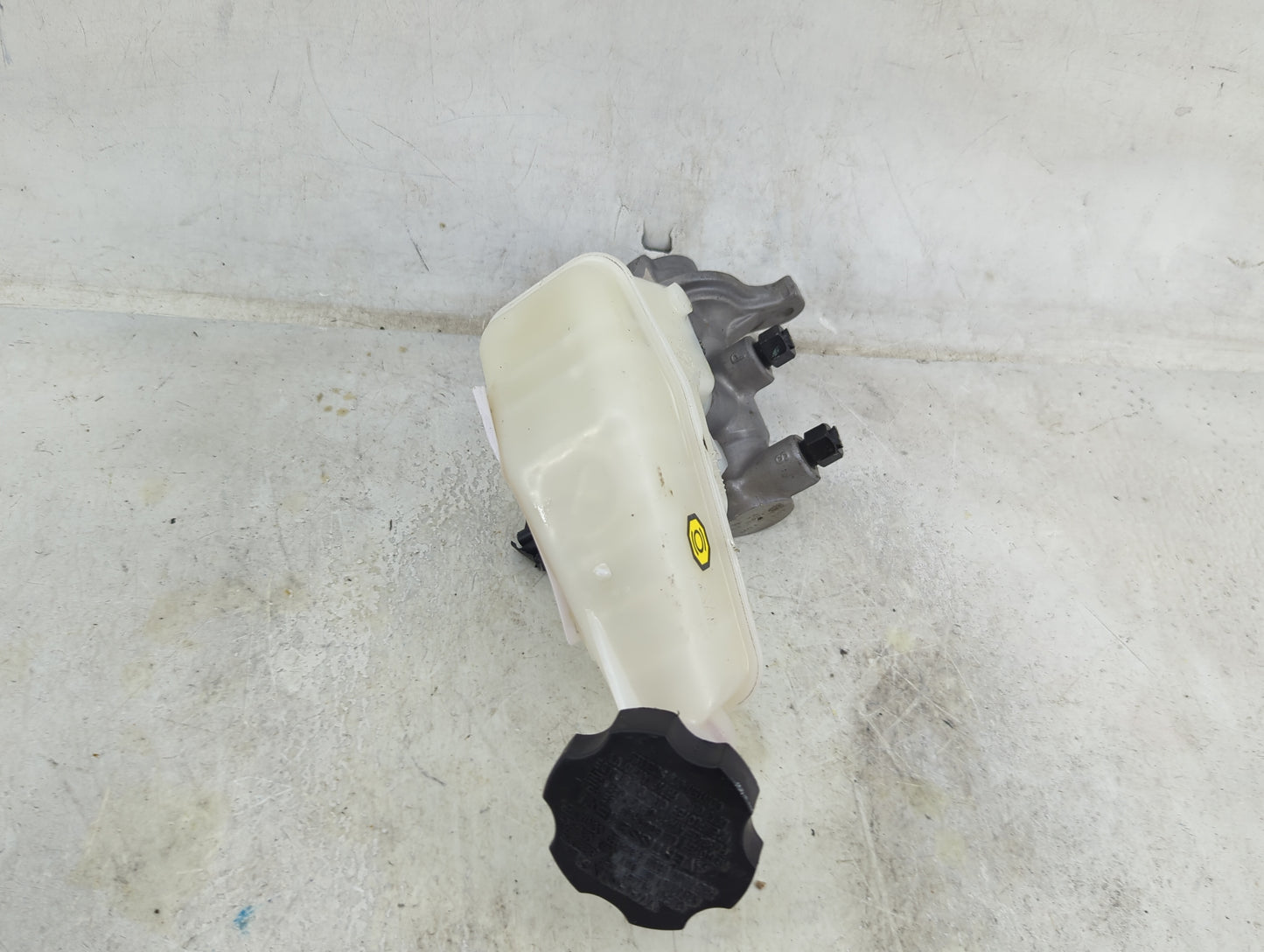 Hyundai Elantra Brake Master Cylinder 1490781 - Oemusedautoparts1.com