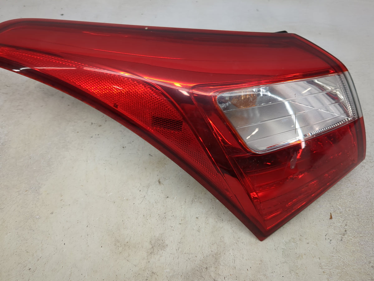 Hyundai Elantra Driver Left Side Deck Lid Mounted Tail Light 1513846 - Oemusedautoparts1.com