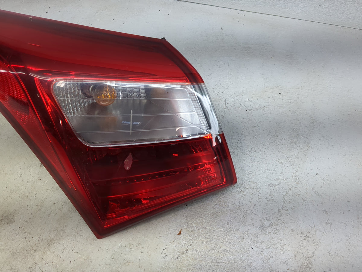 Hyundai Elantra Driver Left Side Deck Lid Mounted Tail Light 1513846 - Oemusedautoparts1.com