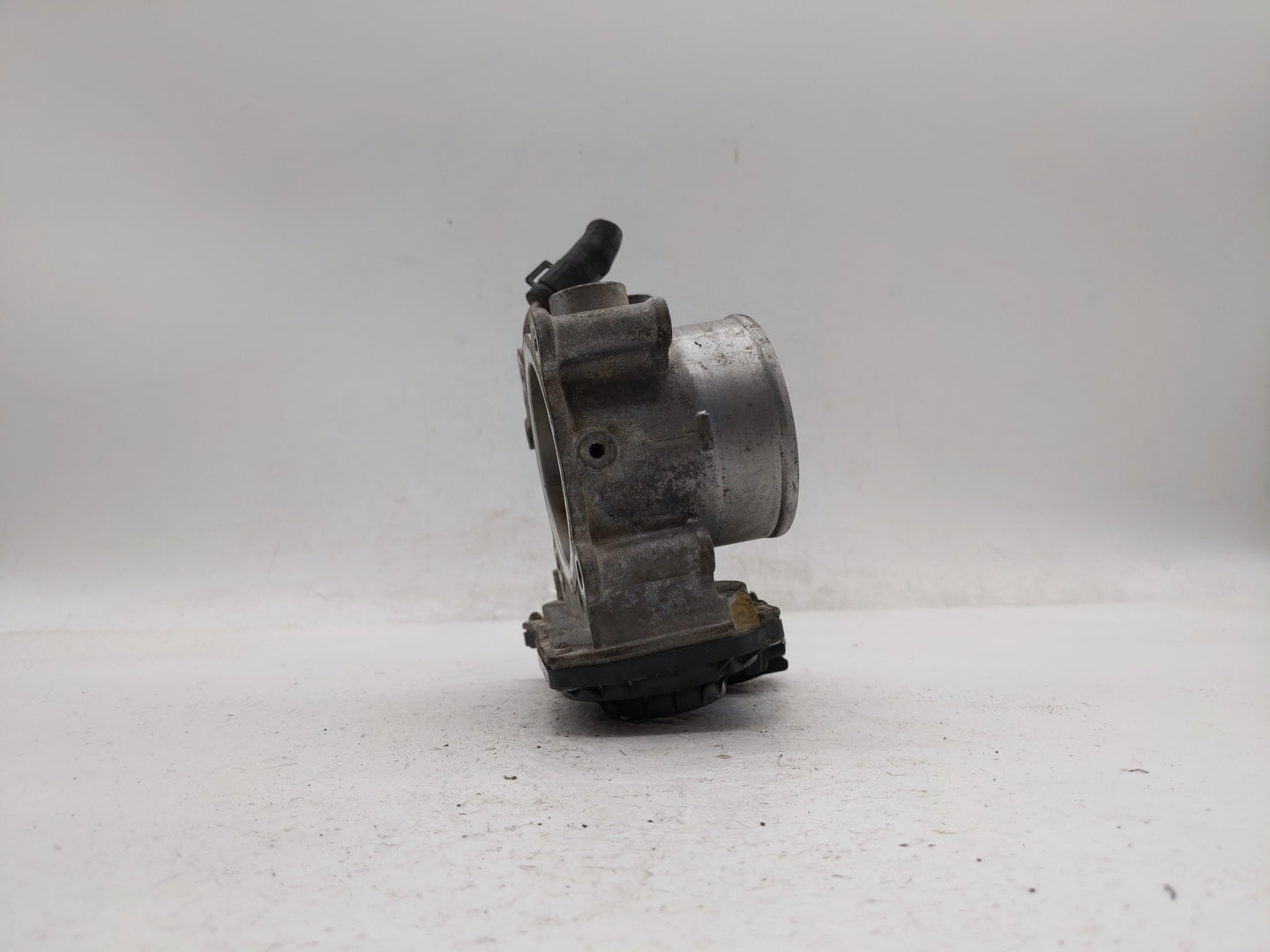 2011-2018 Hyundai Elantra Throttle Body P/N:35100-2E000 Fits Fits 2011 2012 2013 2014 2015 2016 2017 2018 2019 OEM Used Auto