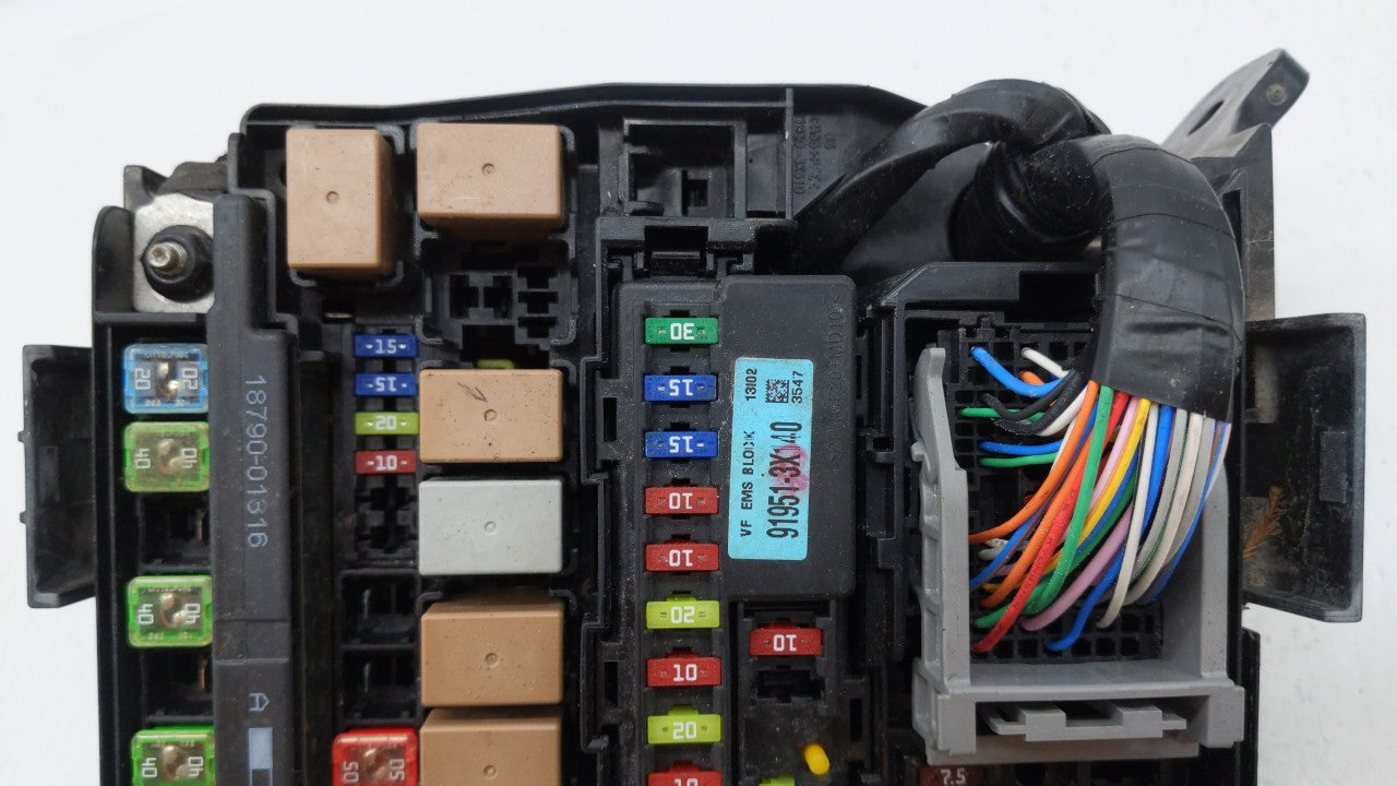2014-2015 Hyundai Elantra Fusebox Fuse Box Panel Relay Module P/N:91951-3X140 Fits Fits 2014 2015 OEM Used Auto Parts - Oemu
