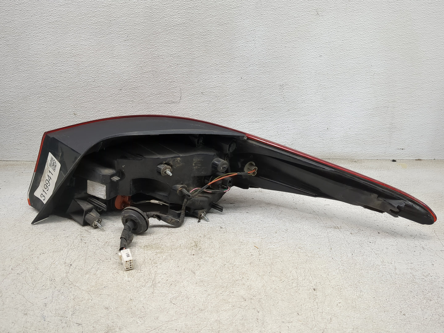 2014-2016 Hyundai Elantra Tail Light Assembly Driver Left OEM P/N:92401-3X3 Fits Fits 2014 2015 2016 OEM Used Auto Parts - O