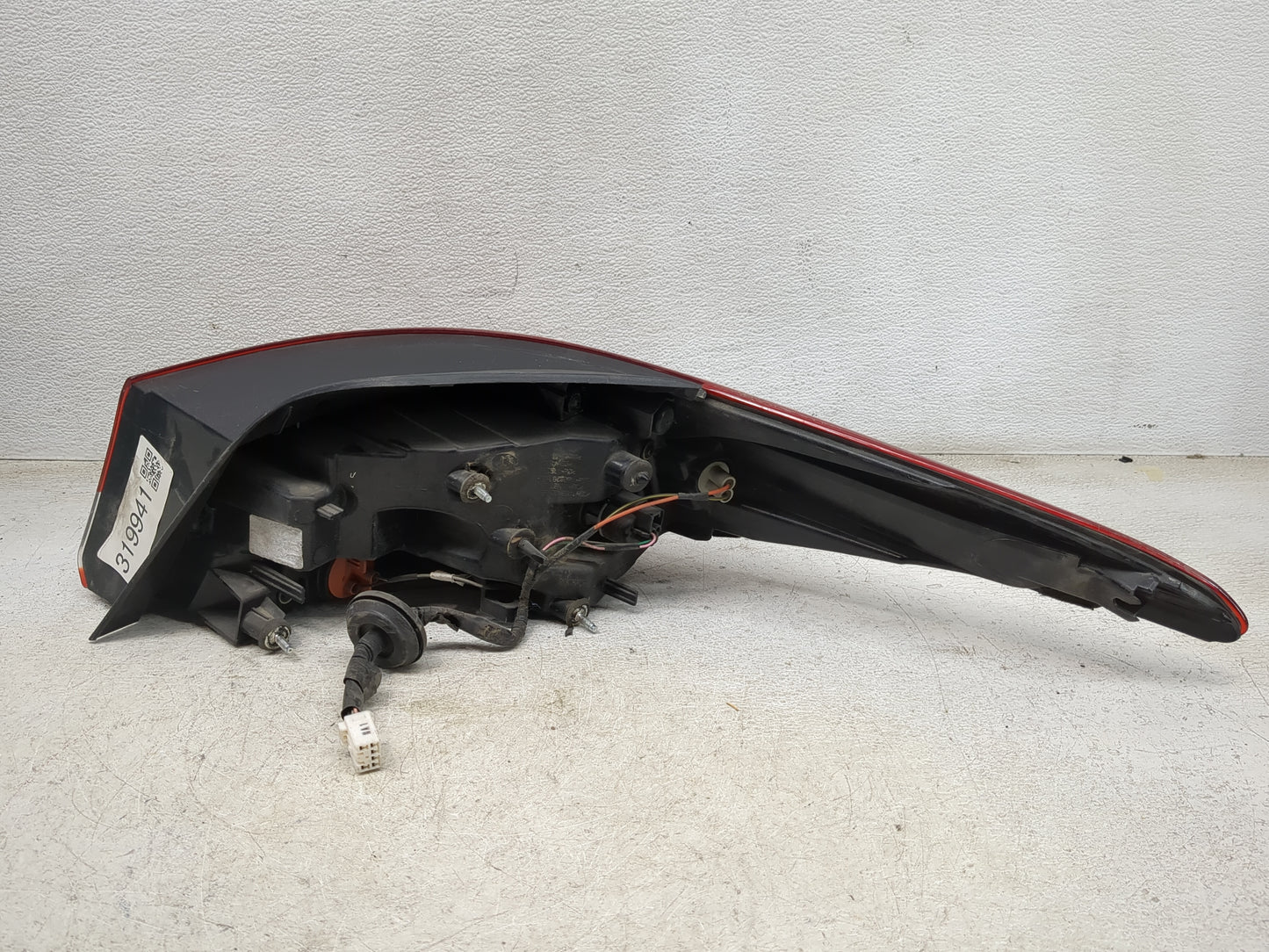 2014-2016 Hyundai Elantra Tail Light Assembly Driver Left OEM P/N:92401-3X3 Fits Fits 2014 2015 2016 OEM Used Auto Parts - O