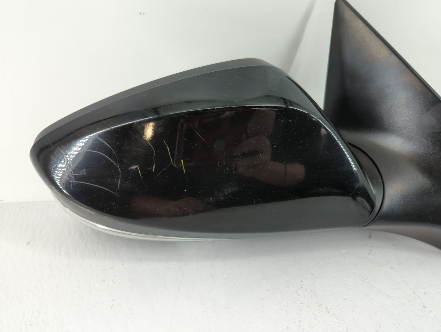 2013-2014 Hyundai Elantra Driver Side View Mirror - Left Door Mirror OEM Used - Oemusedautoparts1.com