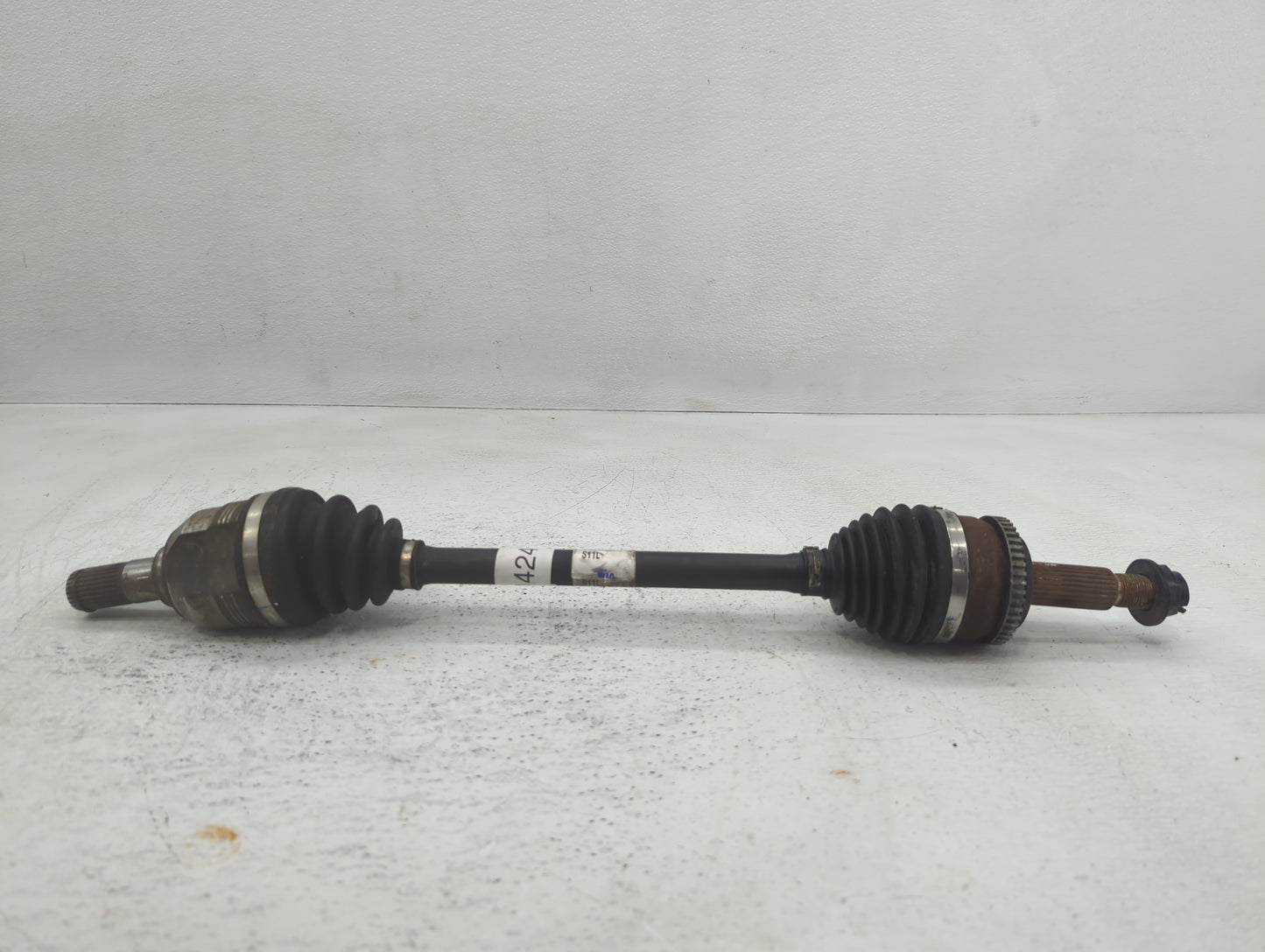 2014-2016 Hyundai Elantra Axle Shaft Front Driver Cv C/v - Oemusedautoparts1.com