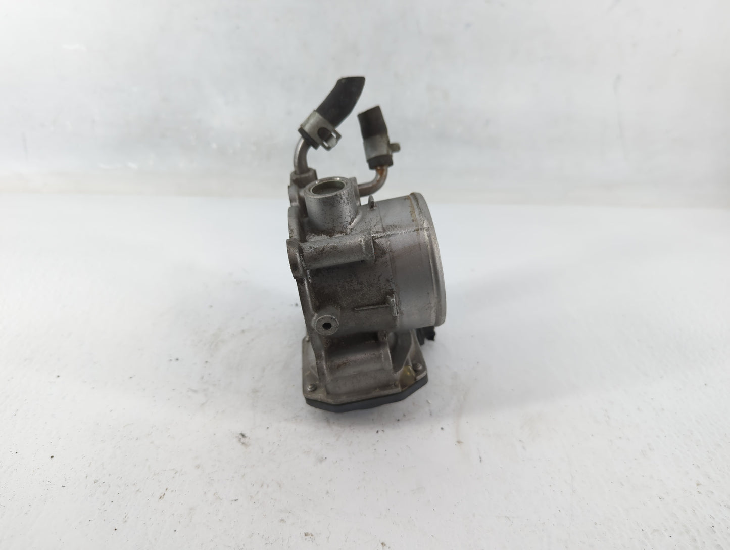 2011-2020 Hyundai Elantra Throttle Body P/N:35100-2E000 Fits Fits 2011 2012 2013 2014 2015 2016 2017 2018 2019 2020 2021 OEM