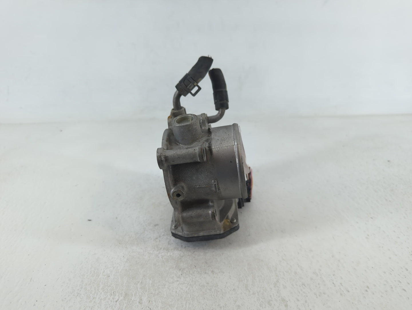 2011-2020 Hyundai Elantra Throttle Body P/N:35100-2E000 Fits Fits 2011 2012 2013 2014 2015 2016 2017 2018 2019 2020 2021 OEM