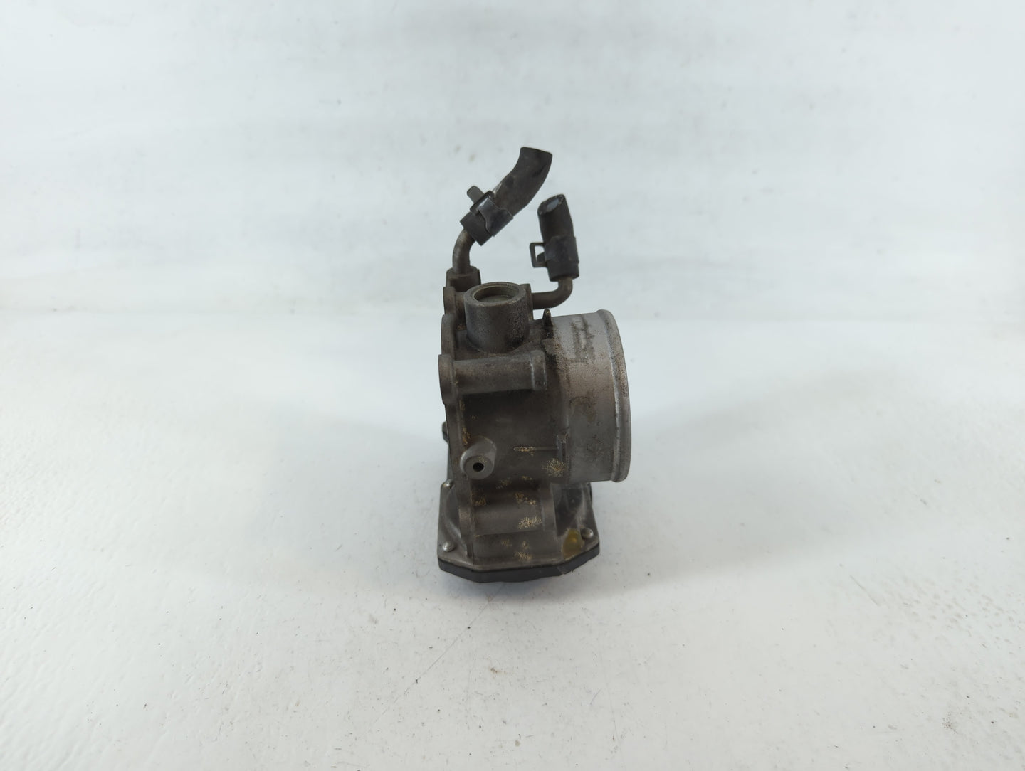 2013-2014 Hyundai Elantra Throttle Body P/N:35100-2E000 Fits Fits 2012 2013 2014 2015 2016 2018 2019 2020 2021 OEM Used Auto