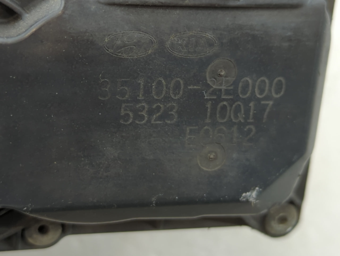 2013-2014 Hyundai Elantra Throttle Body P/N:35100-2E000 Fits Fits 2012 2013 2014 2015 2016 2018 2019 2020 2021 OEM Used Auto