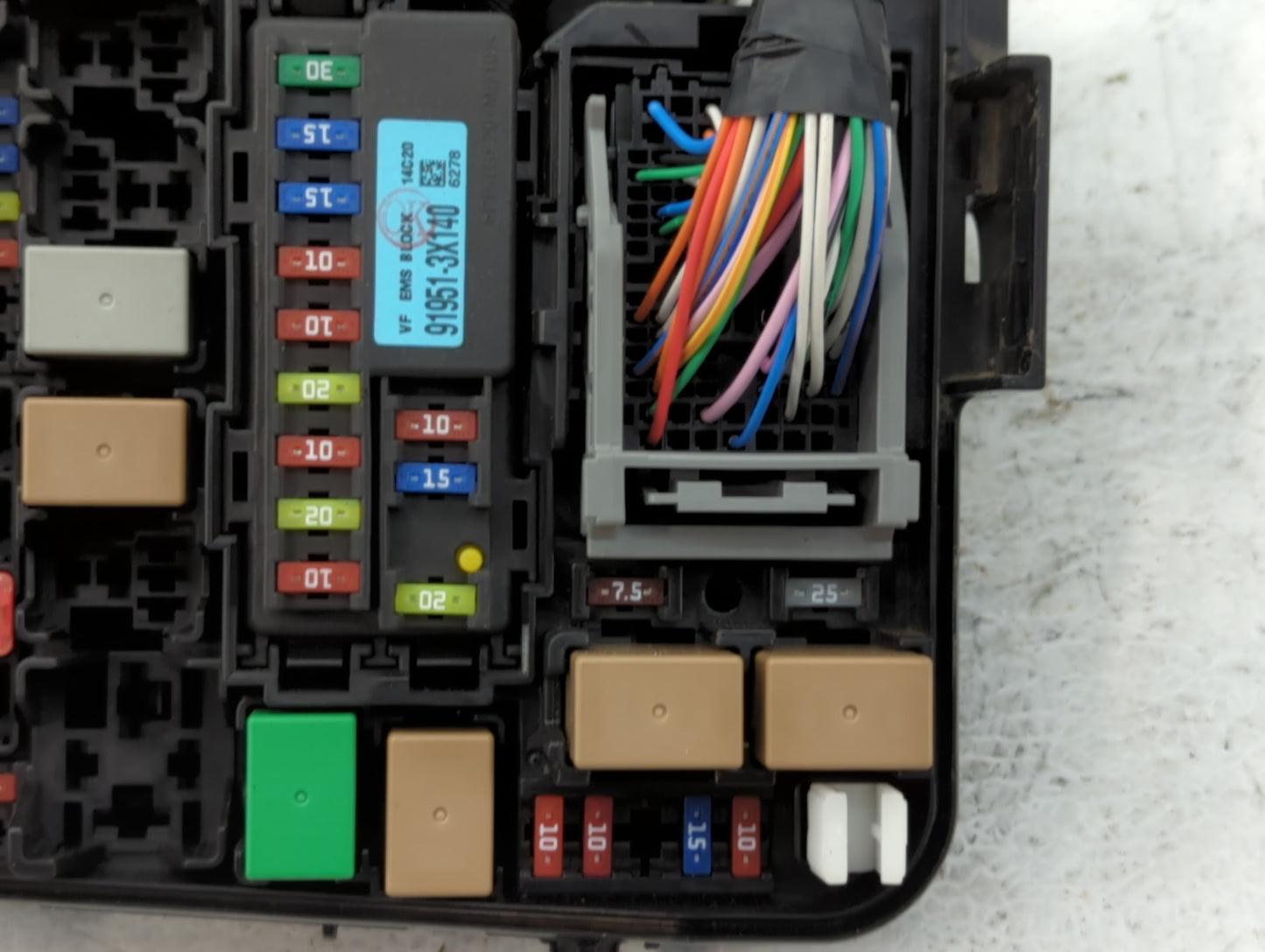 2014-2015 Hyundai Elantra Fusebox Fuse Box Panel Relay Module P/N:91239 A5325 Fits Fits 2014 2015 OEM Used Auto Parts - Oemu