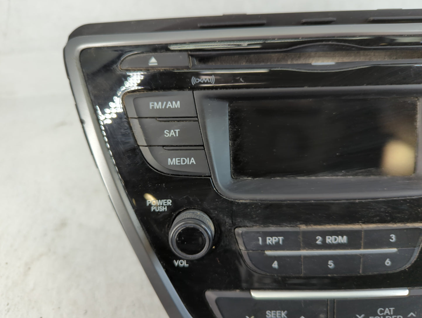 2014-2016 Hyundai Elantra Am Fm Cd Player Radio Receiver - Oemusedautoparts1.com