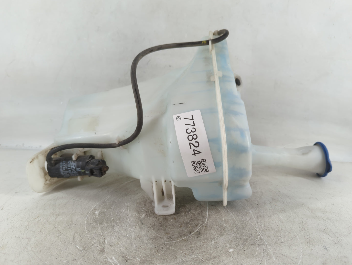 2014-2016 Hyundai Elantra Windshield Washer Fluid Reservoir Bottle Oem - Oemusedautoparts1.com