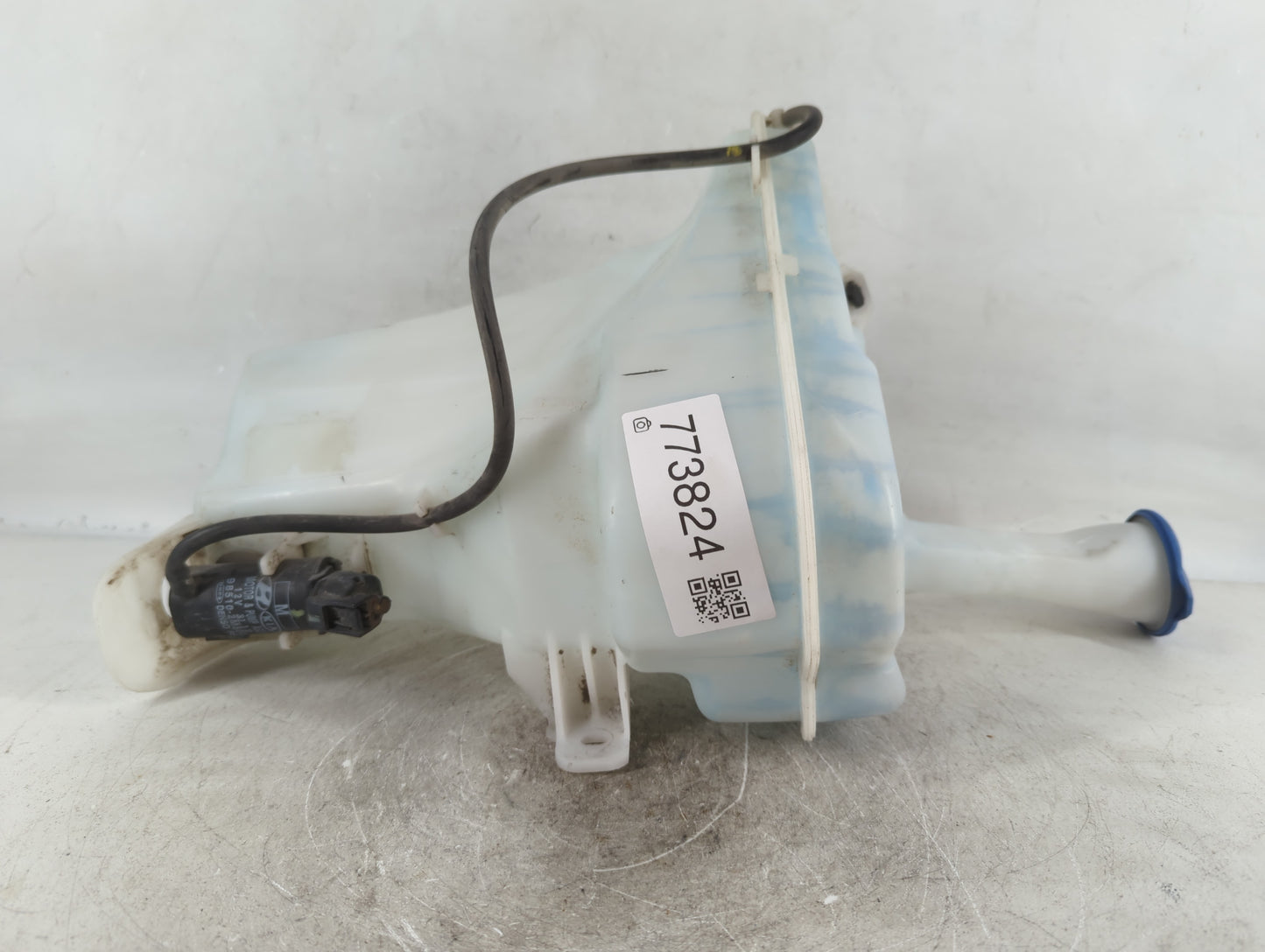 2014-2016 Hyundai Elantra Windshield Washer Fluid Reservoir Bottle Oem - Oemusedautoparts1.com